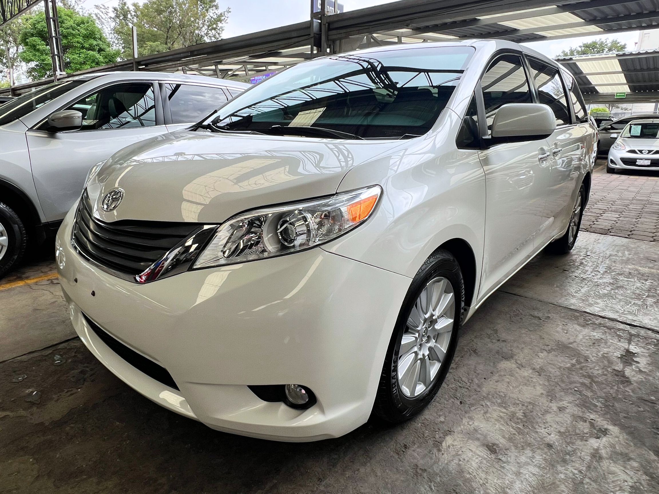 Toyota Sienna XLE 2017
